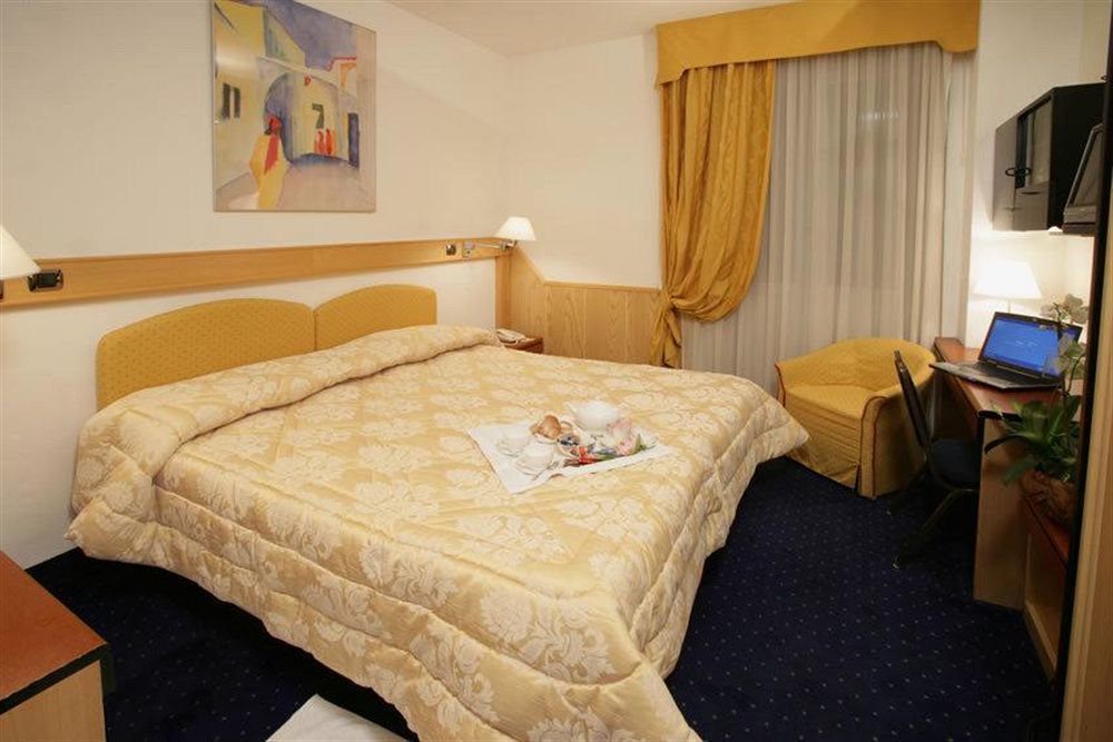 Hotel Astoria Gallarate Exterior photo